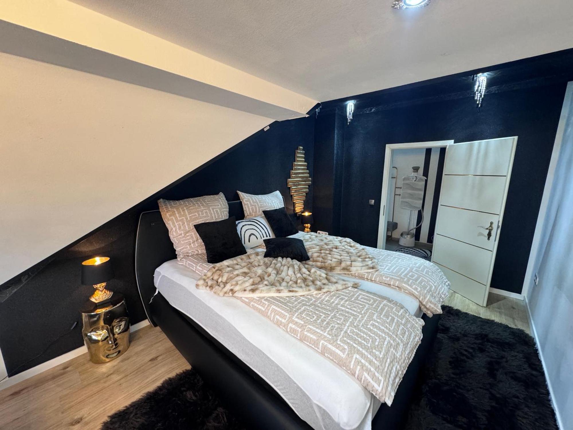 Luxury Apartment *
